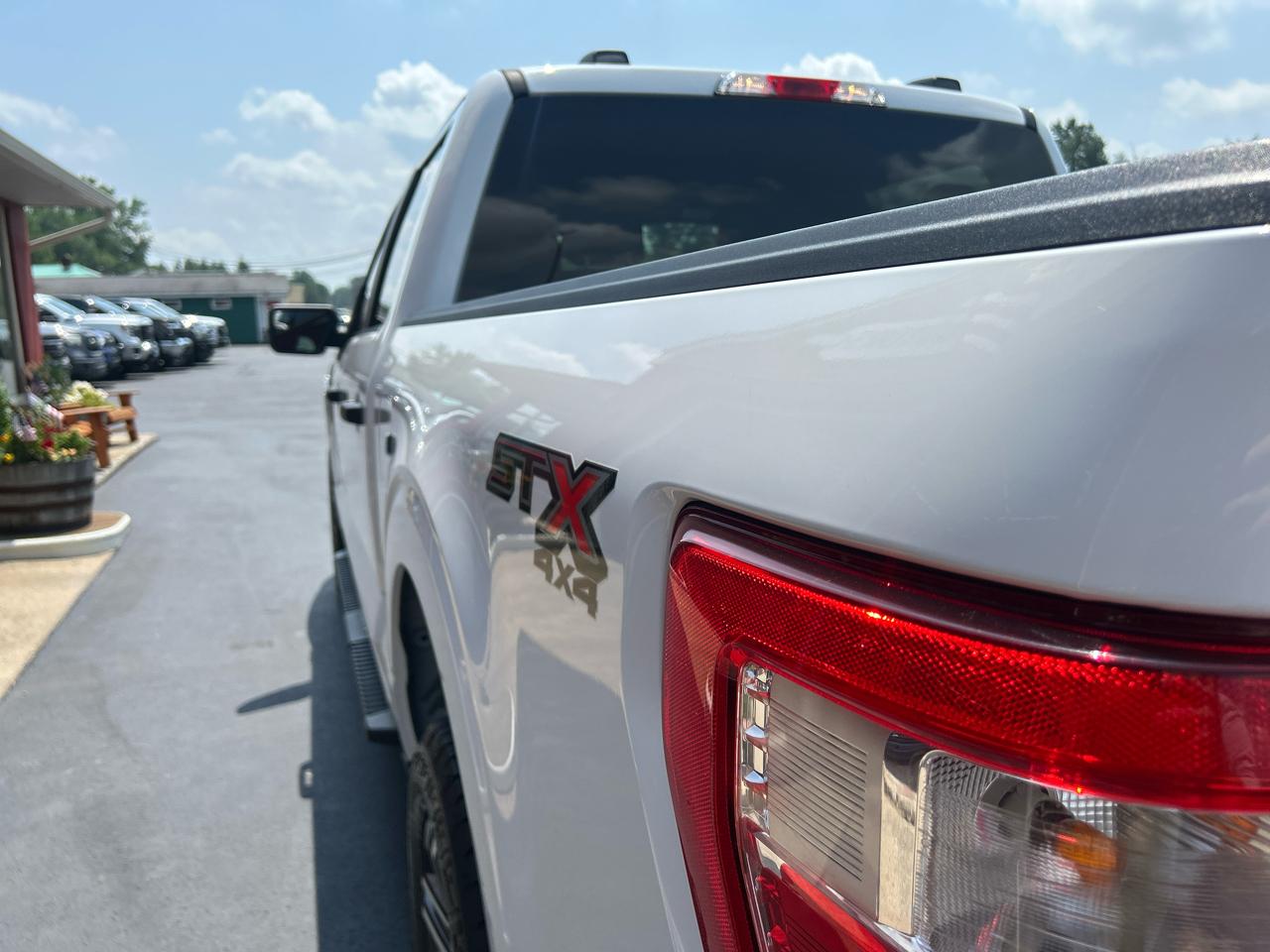 Ford F-150 4WD SuperCrew 145" STX 2021