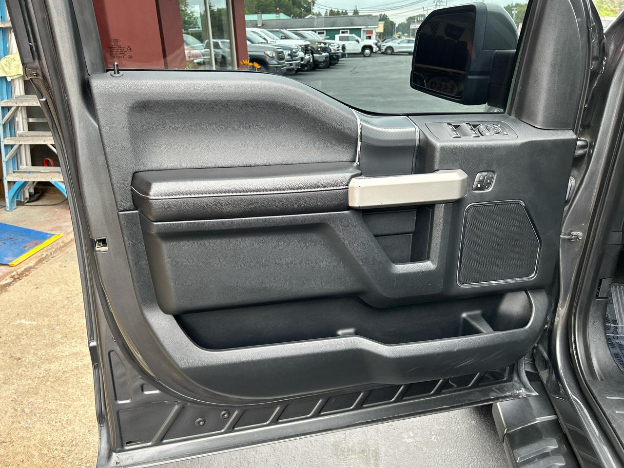 Ford F-150 4WD SuperCrew 145" Lariat 2019