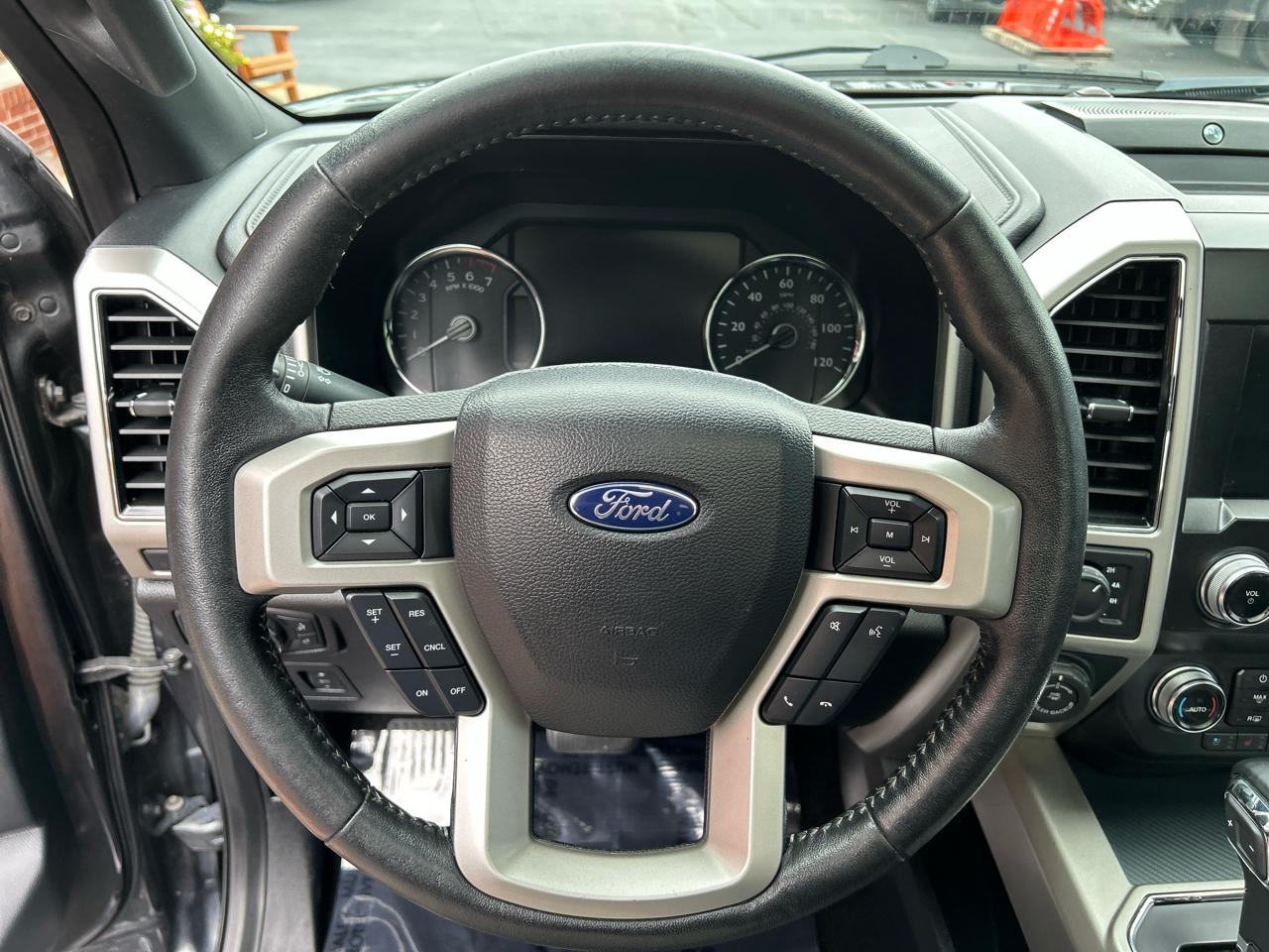 Ford F-150 4WD SuperCrew 145" Lariat 2019