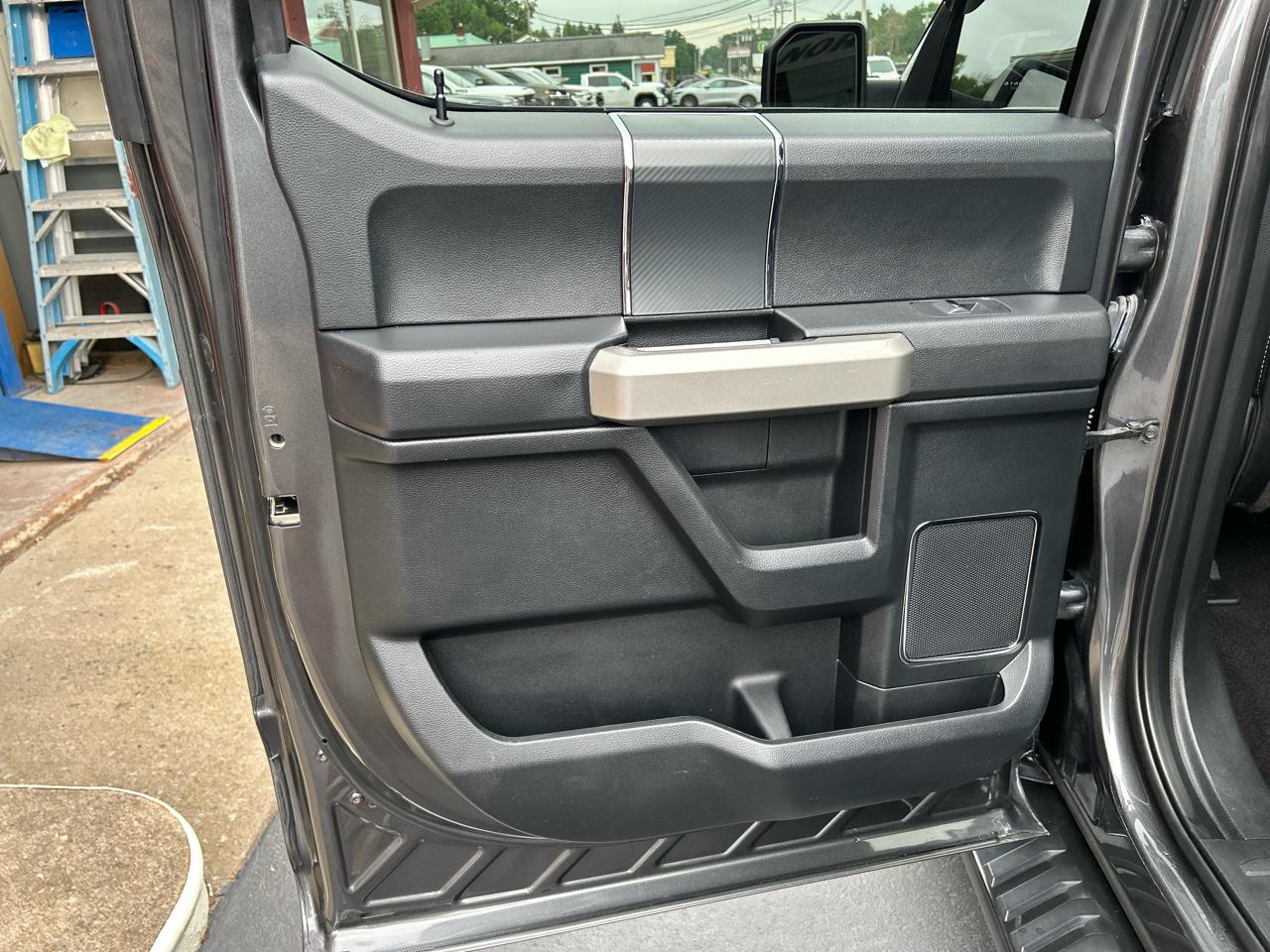 Ford F-150 4WD SuperCrew 145" Lariat 2019