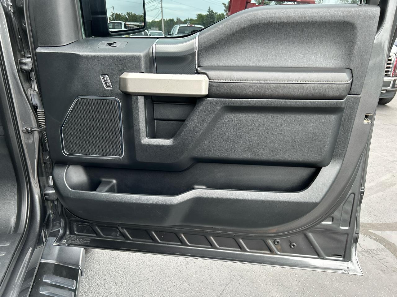 Ford F-150 4WD SuperCrew 145" Lariat 2019
