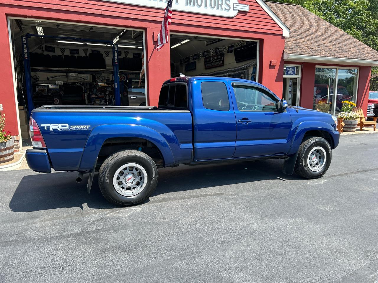 Toyota Tacoma 4WD Access Cab V6 MT (Natl) 2014