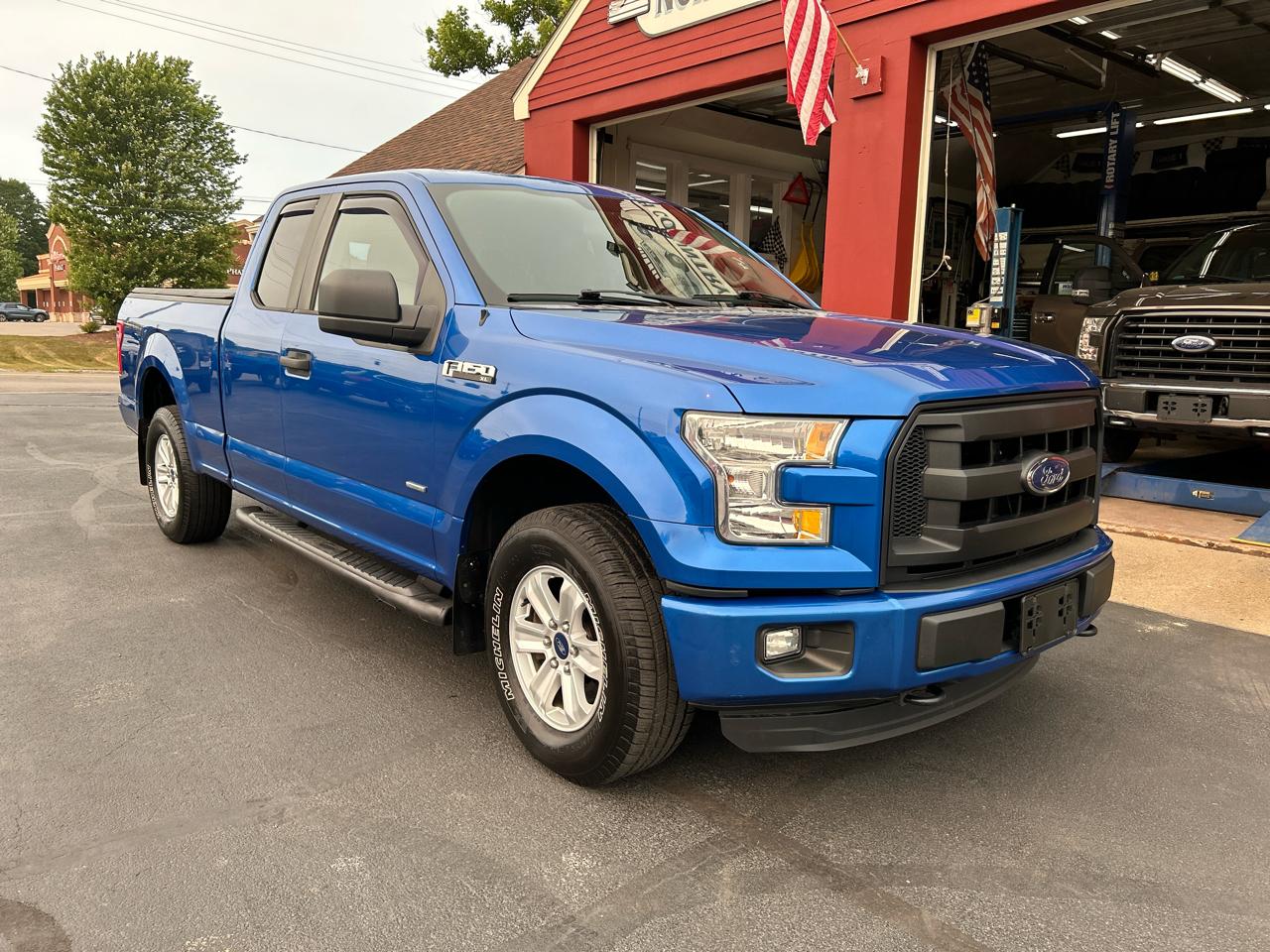 Ford F-150 4WD SuperCab 145" XL 2015