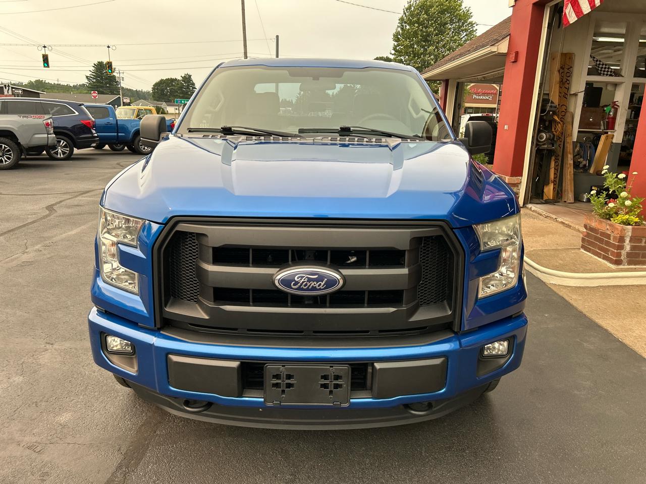 Ford F-150 4WD SuperCab 145" XL 2015