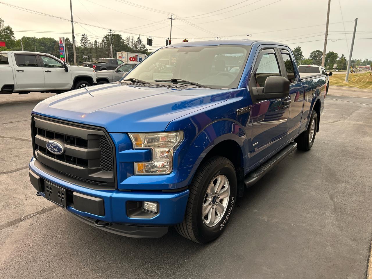 Ford F-150 4WD SuperCab 145" XL 2015