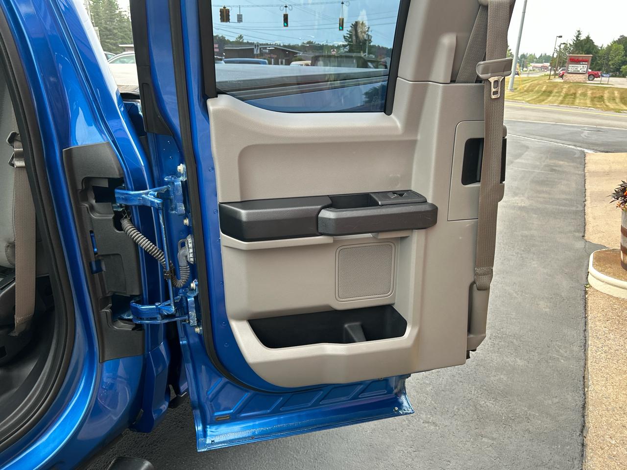 Ford F-150 4WD SuperCab 145" XL 2015