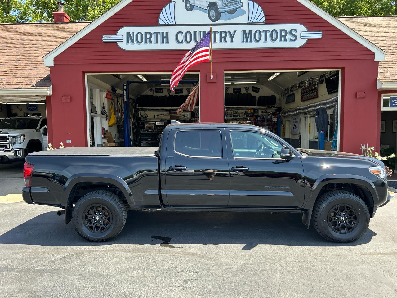 Toyota Tacoma 4WD SR5 Double Cab 6' Bed V6 AT (Natl) 2022