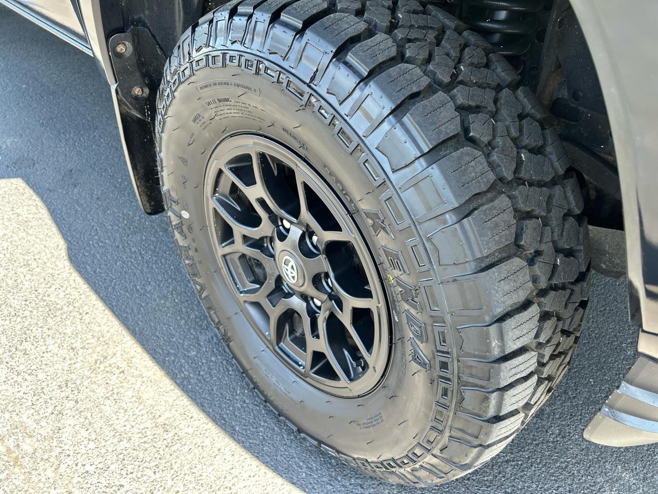Toyota Tacoma 4WD SR5 Double Cab 6' Bed V6 AT (Natl) 2022