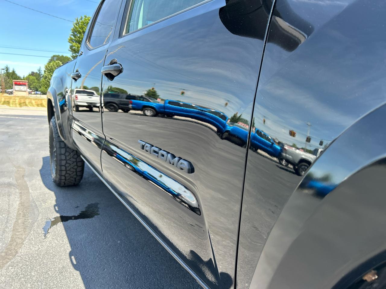 Toyota Tacoma 4WD SR5 Double Cab 6' Bed V6 AT (Natl) 2022