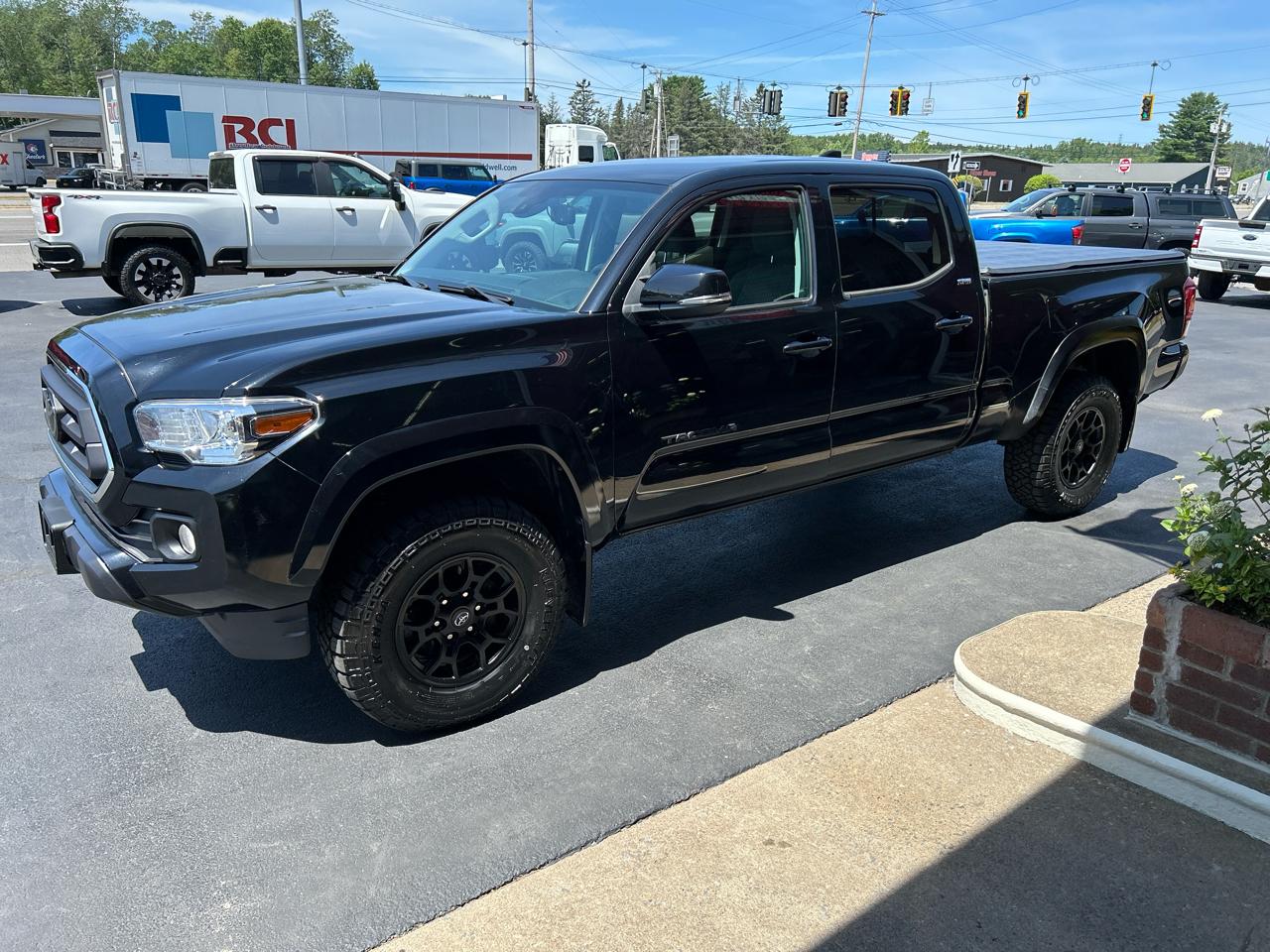 Toyota Tacoma 4WD SR5 Double Cab 6' Bed V6 AT (Natl) 2022