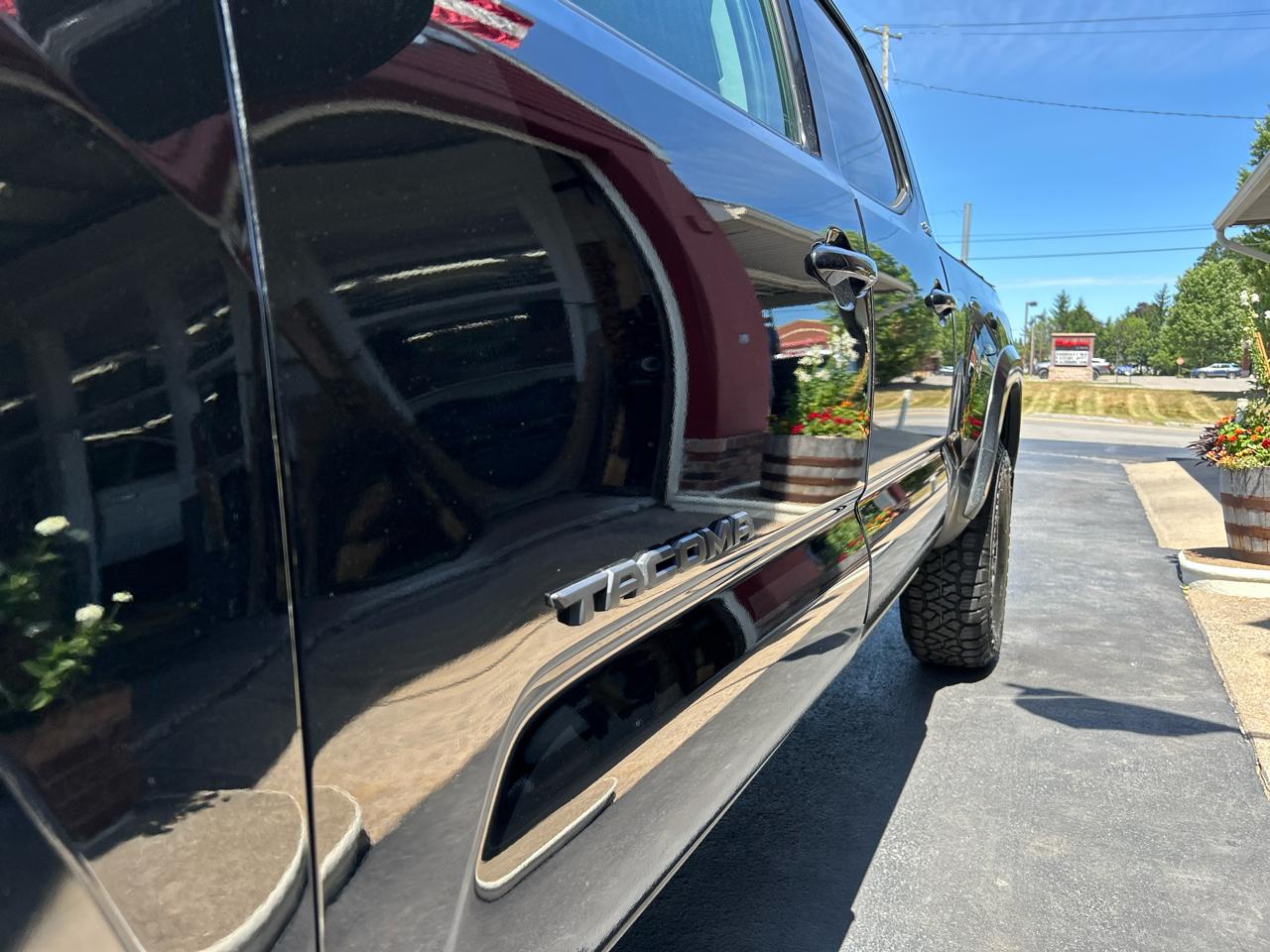 Toyota Tacoma 4WD SR5 Double Cab 6' Bed V6 AT (Natl) 2022