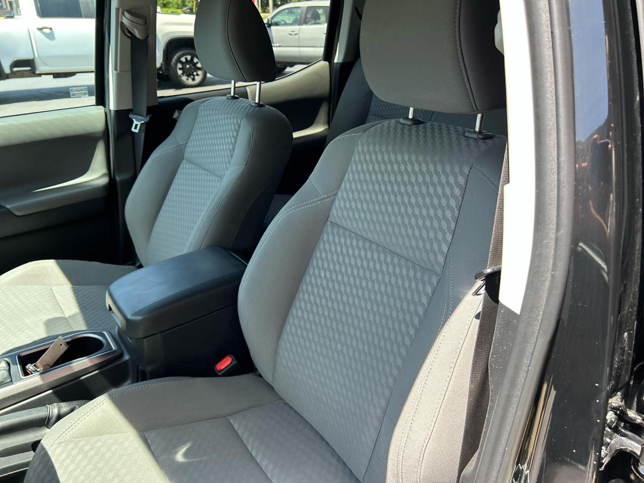 Toyota Tacoma 4WD SR5 Double Cab 6' Bed V6 AT (Natl) 2022