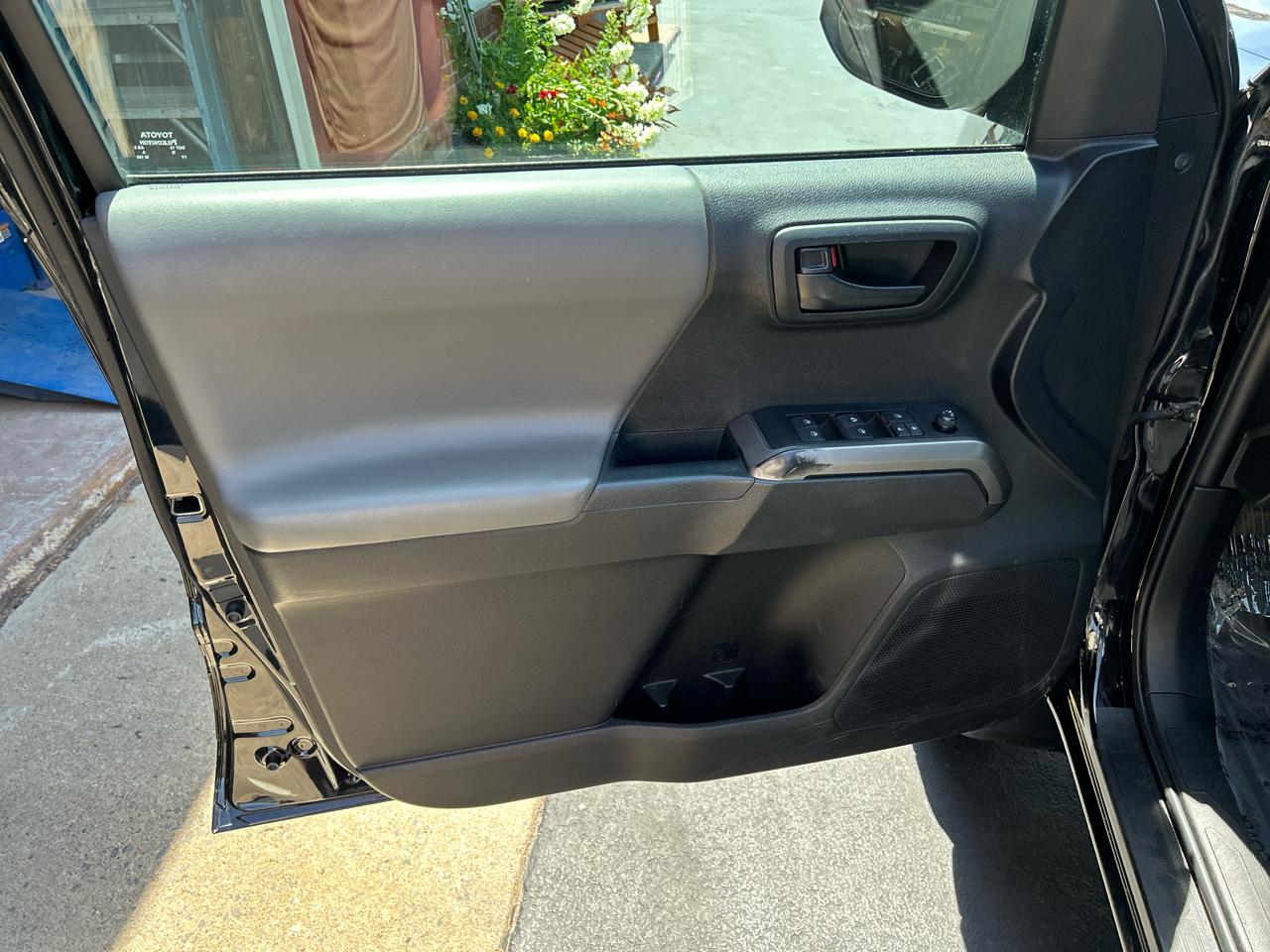 Toyota Tacoma 4WD SR5 Double Cab 6' Bed V6 AT (Natl) 2022