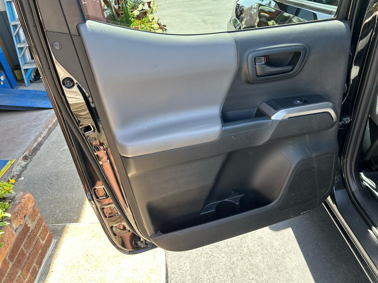 Toyota Tacoma 4WD SR5 Double Cab 6' Bed V6 AT (Natl) 2022