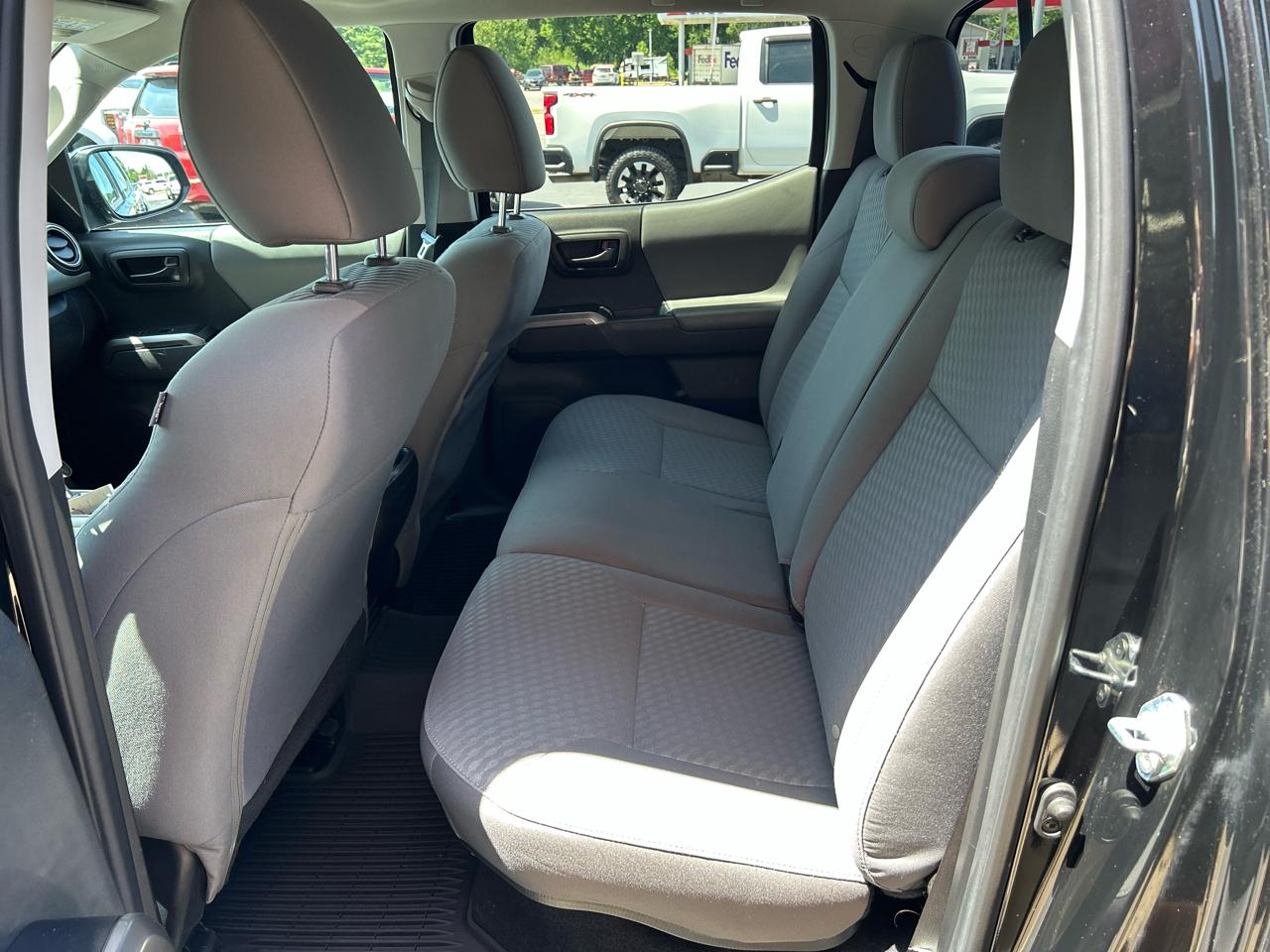 Toyota Tacoma 4WD SR5 Double Cab 6' Bed V6 AT (Natl) 2022