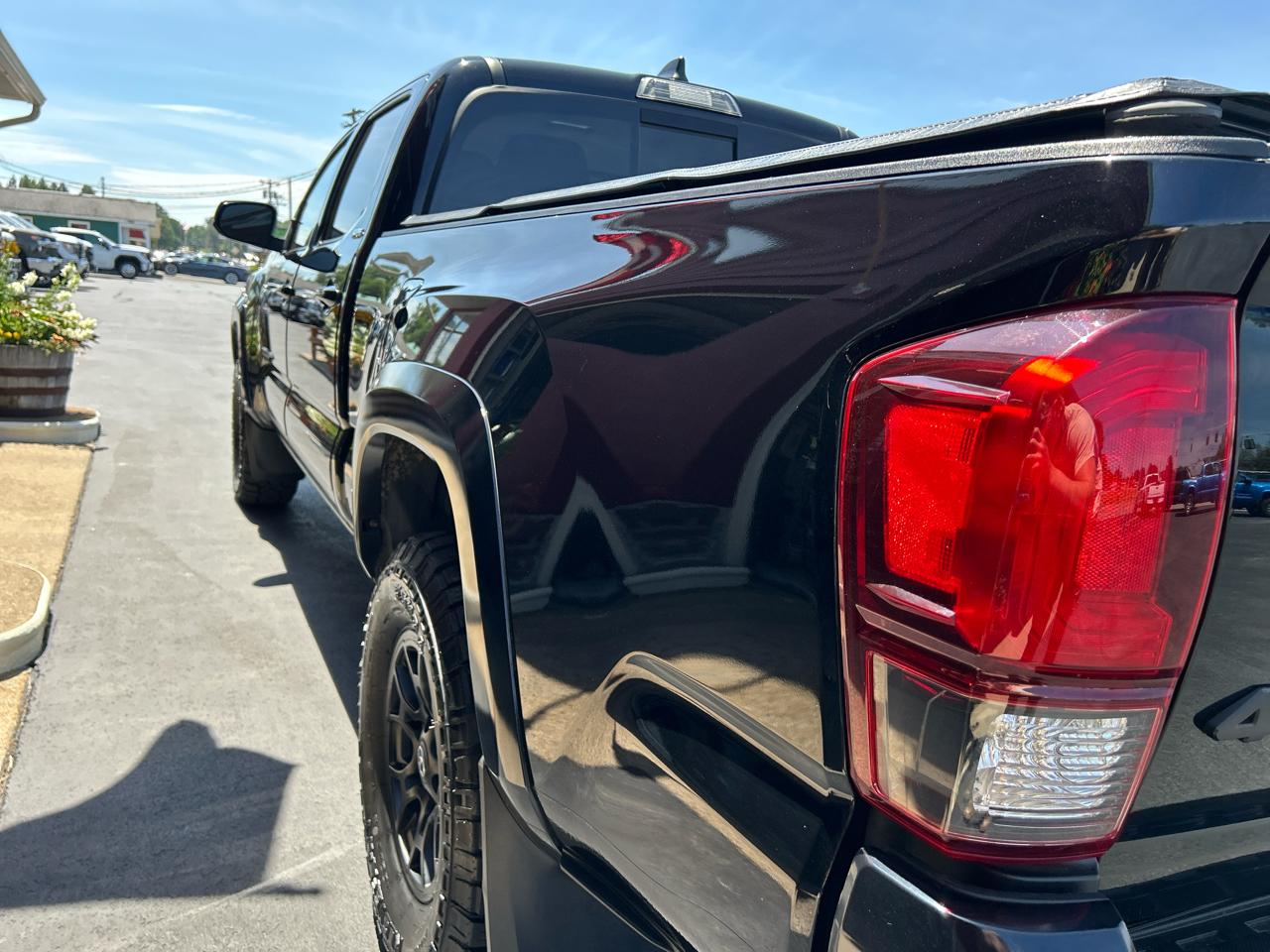 Toyota Tacoma 4WD SR5 Double Cab 6' Bed V6 AT (Natl) 2022