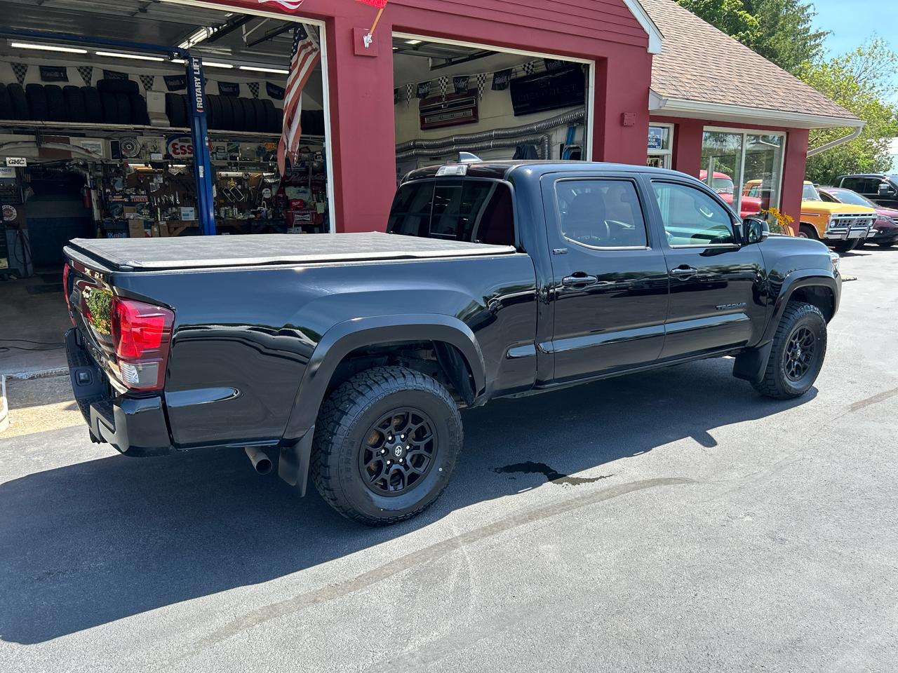 Toyota Tacoma 4WD SR5 Double Cab 6' Bed V6 AT (Natl) 2022