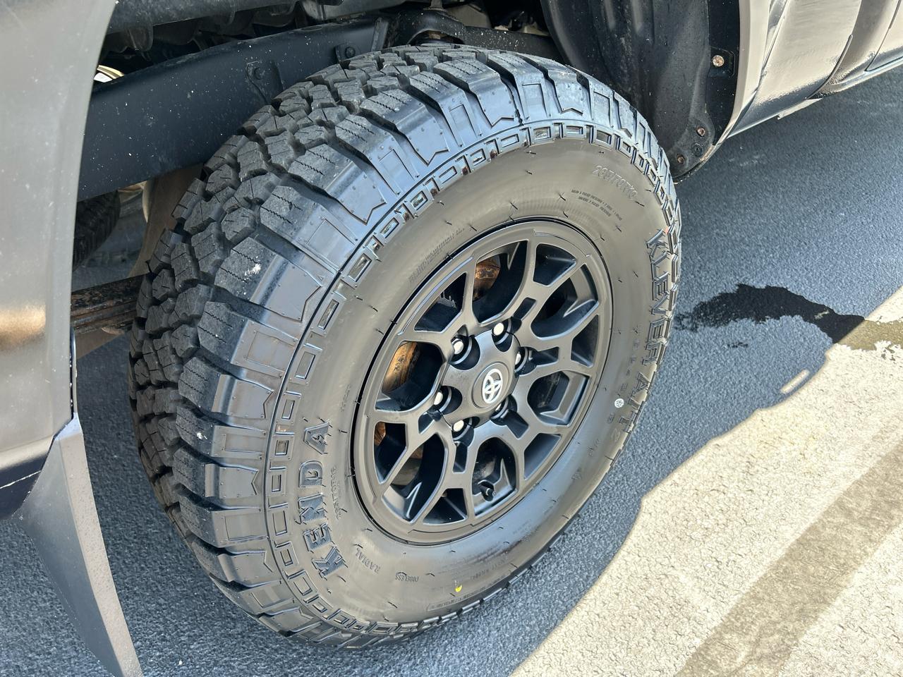 Toyota Tacoma 4WD SR5 Double Cab 6' Bed V6 AT (Natl) 2022