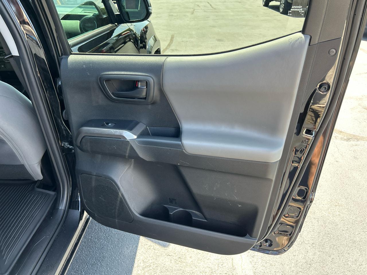 Toyota Tacoma 4WD SR5 Double Cab 6' Bed V6 AT (Natl) 2022