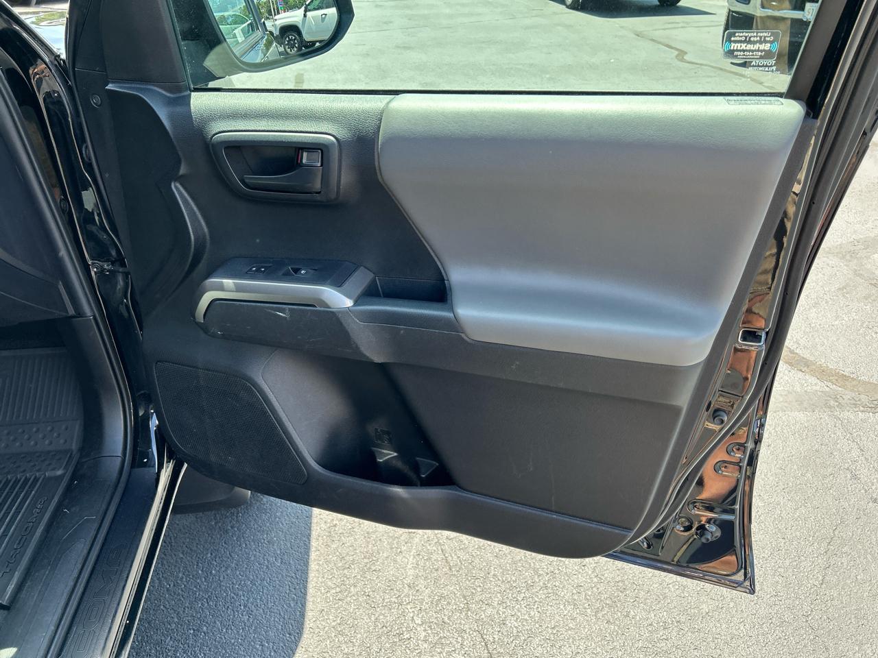 Toyota Tacoma 4WD SR5 Double Cab 6' Bed V6 AT (Natl) 2022