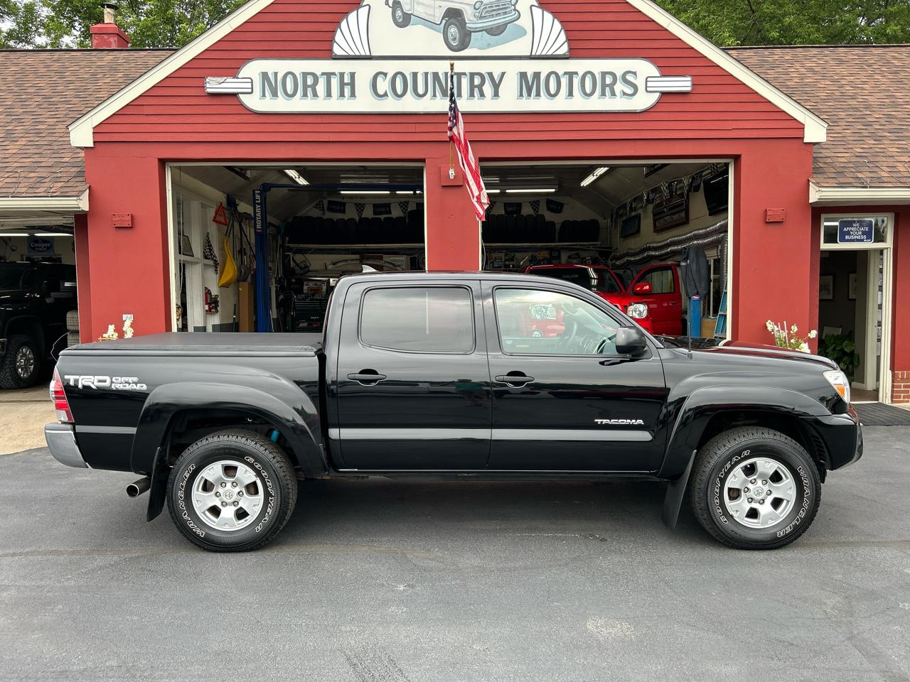 Toyota Tacoma 4WD Double Cab V6 AT (Natl) 2014