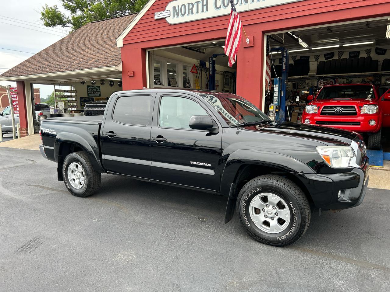 Toyota Tacoma 4WD Double Cab V6 AT (Natl) 2014