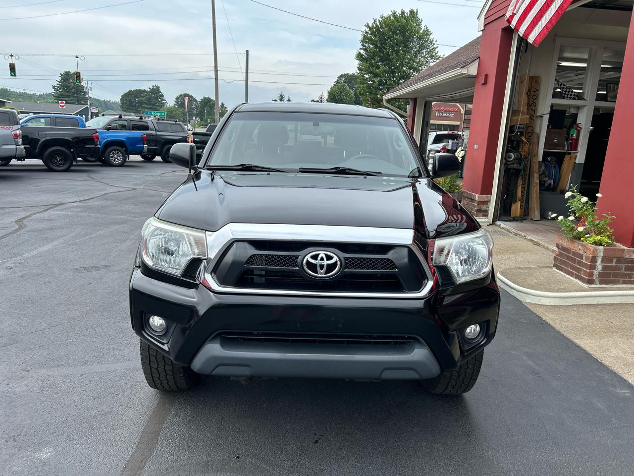 Toyota Tacoma 4WD Double Cab V6 AT (Natl) 2014
