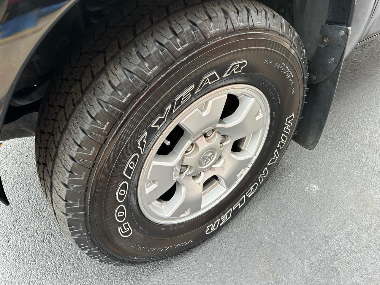 Toyota Tacoma 4WD Double Cab V6 AT (Natl) 2014