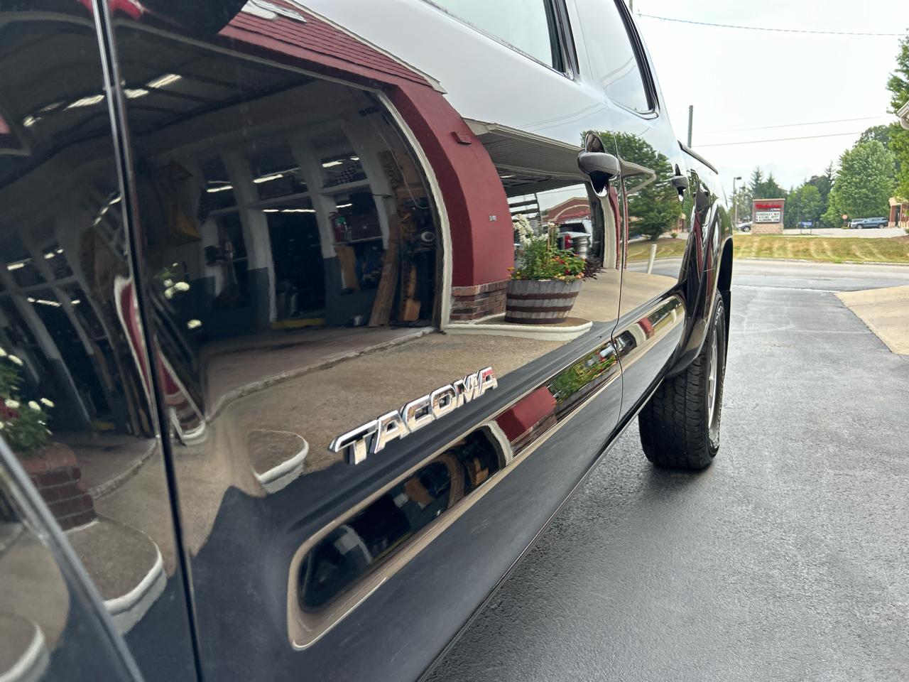 Toyota Tacoma 4WD Double Cab V6 AT (Natl) 2014