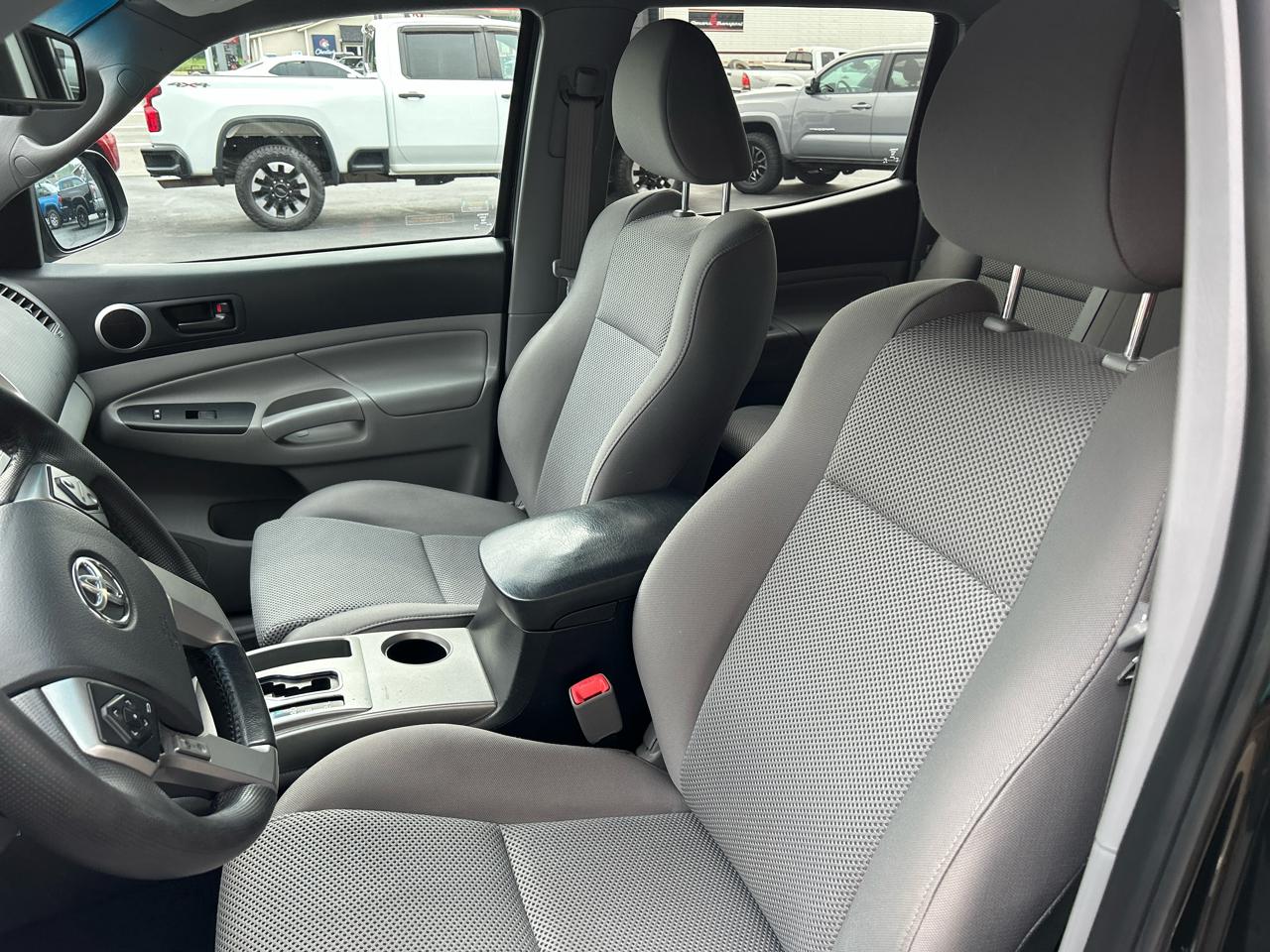 Toyota Tacoma 4WD Double Cab V6 AT (Natl) 2014