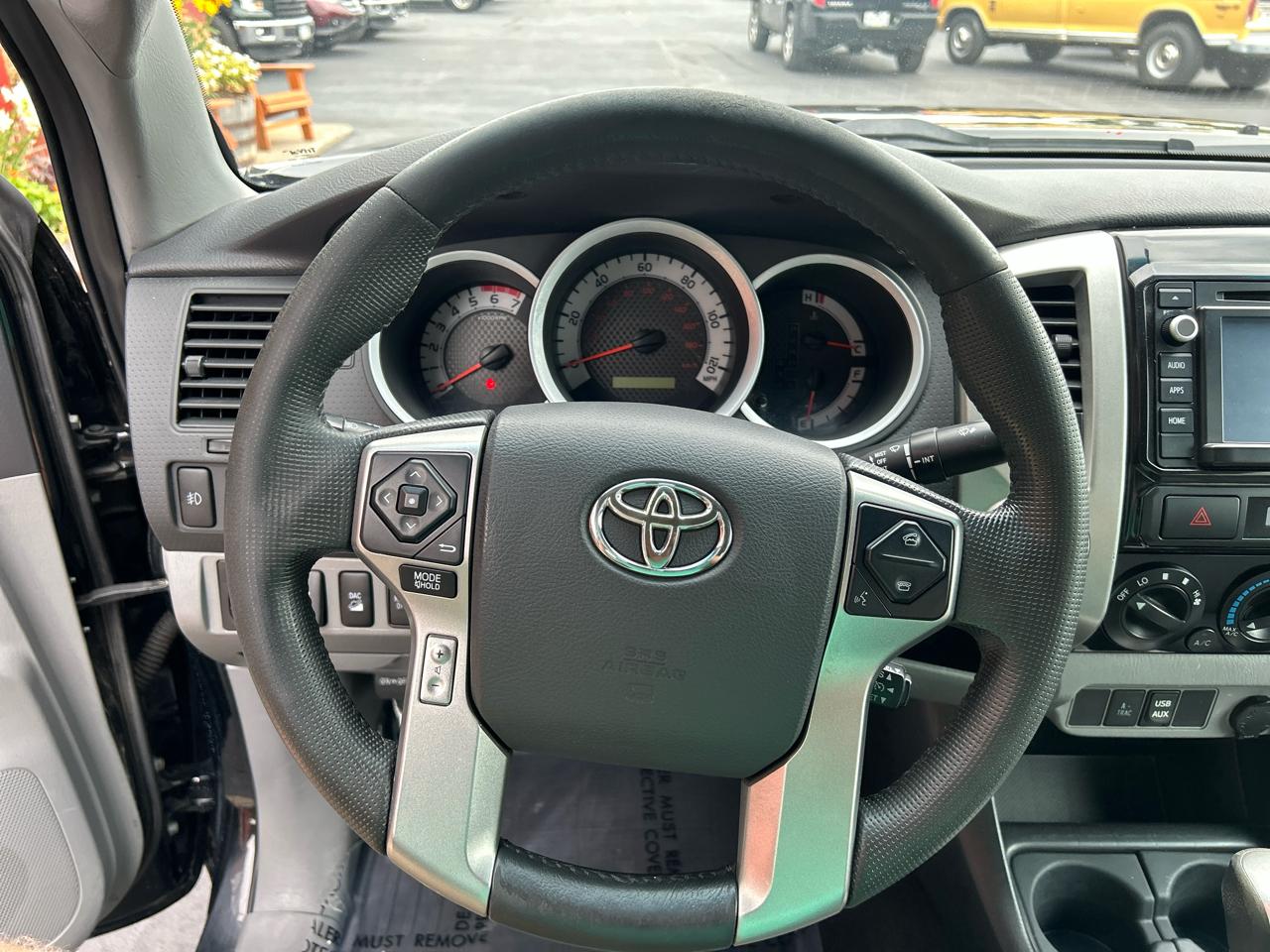 Toyota Tacoma 4WD Double Cab V6 AT (Natl) 2014
