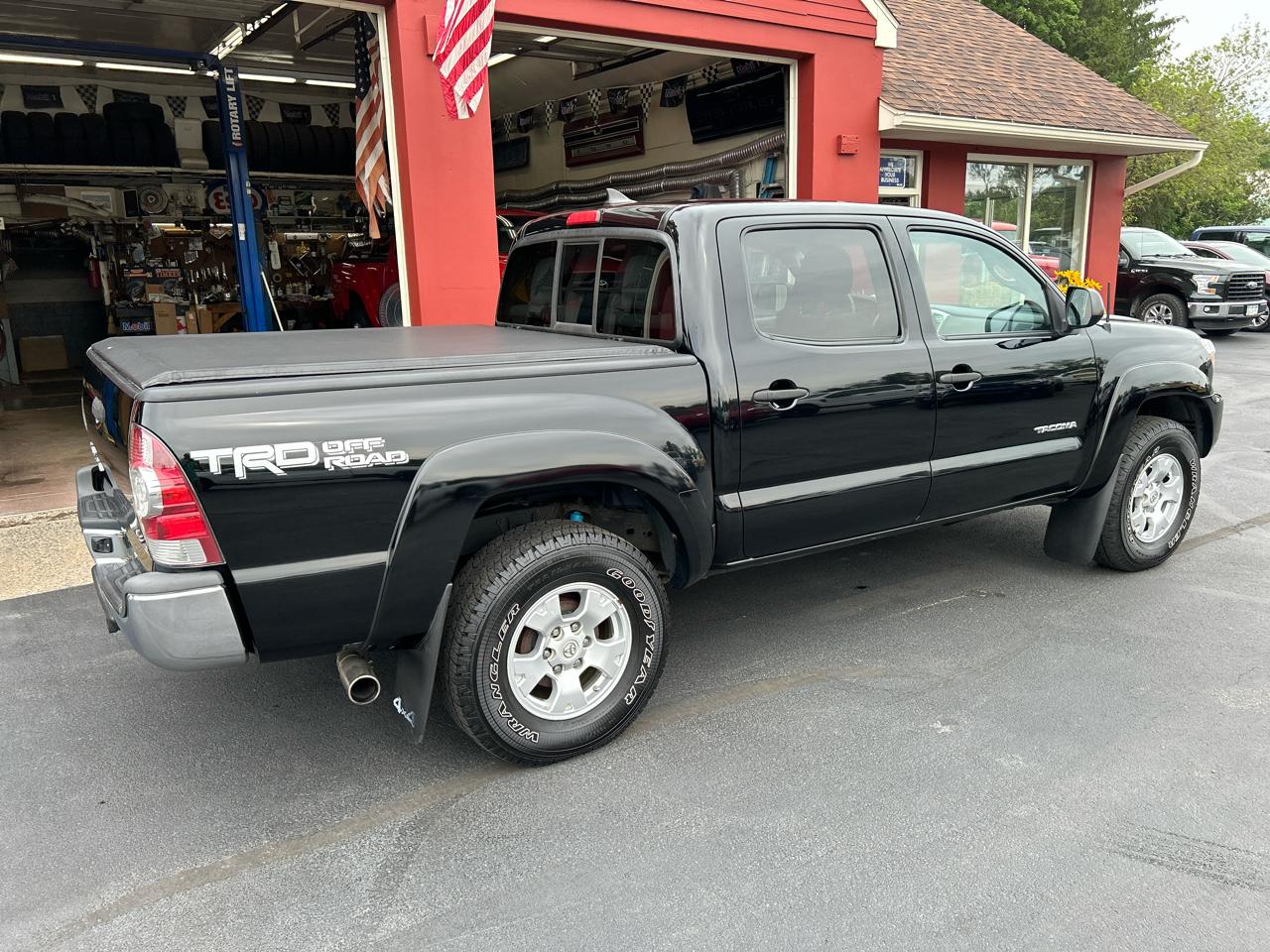 Toyota Tacoma 4WD Double Cab V6 AT (Natl) 2014