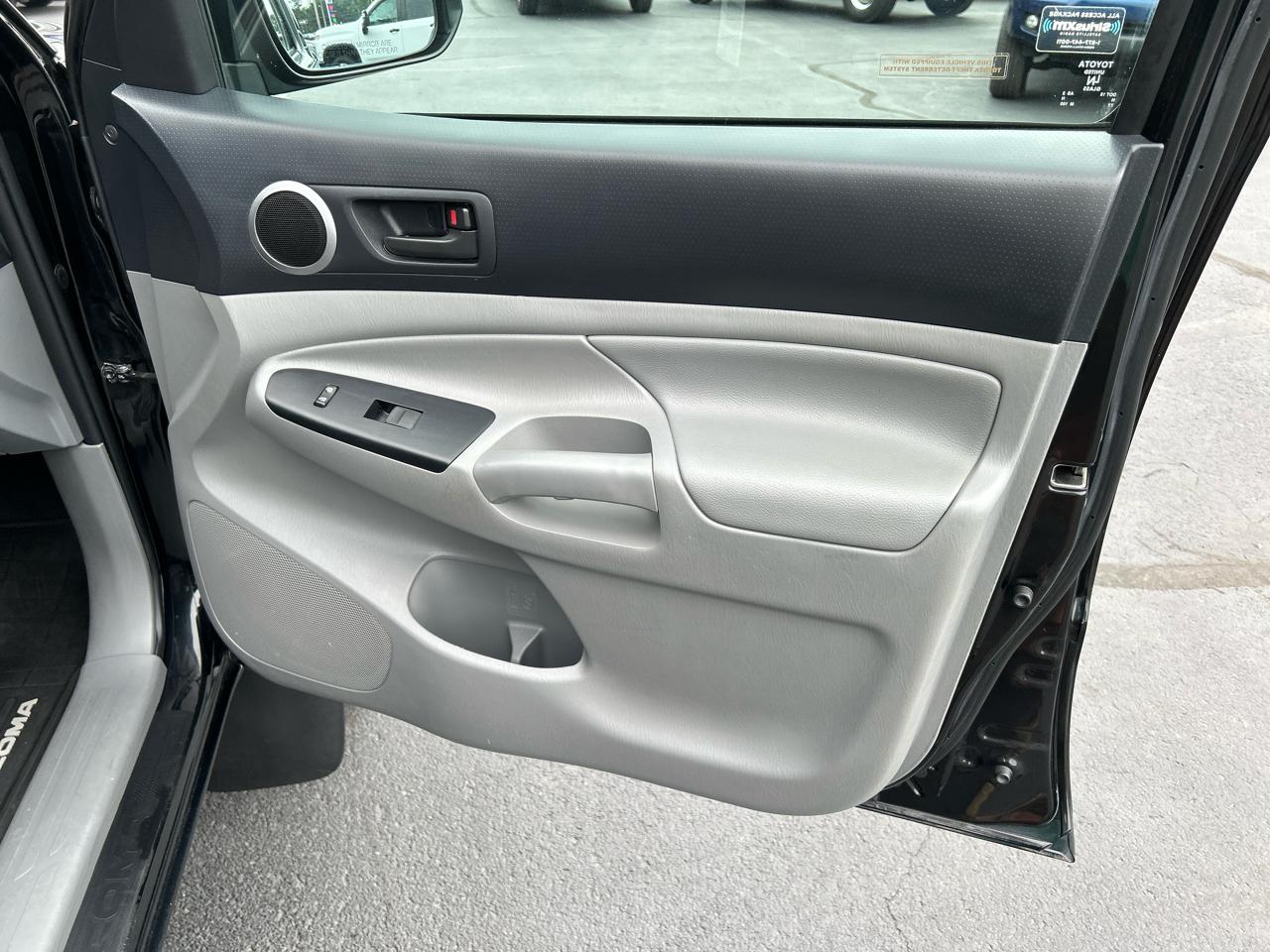 Toyota Tacoma 4WD Double Cab V6 AT (Natl) 2014