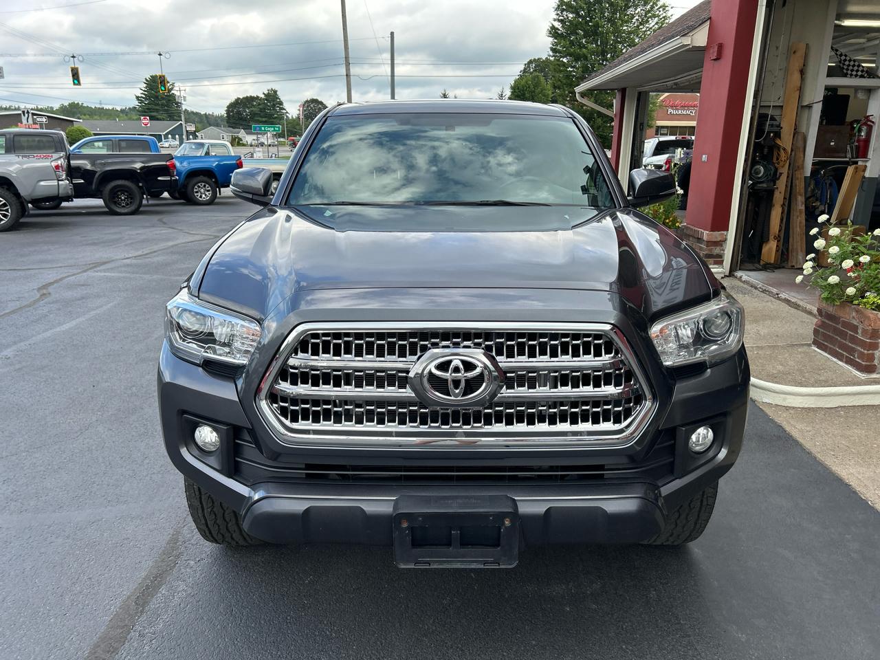 Toyota Tacoma 4WD Double Cab V6 MT TRD Off Road (Natl) 2016