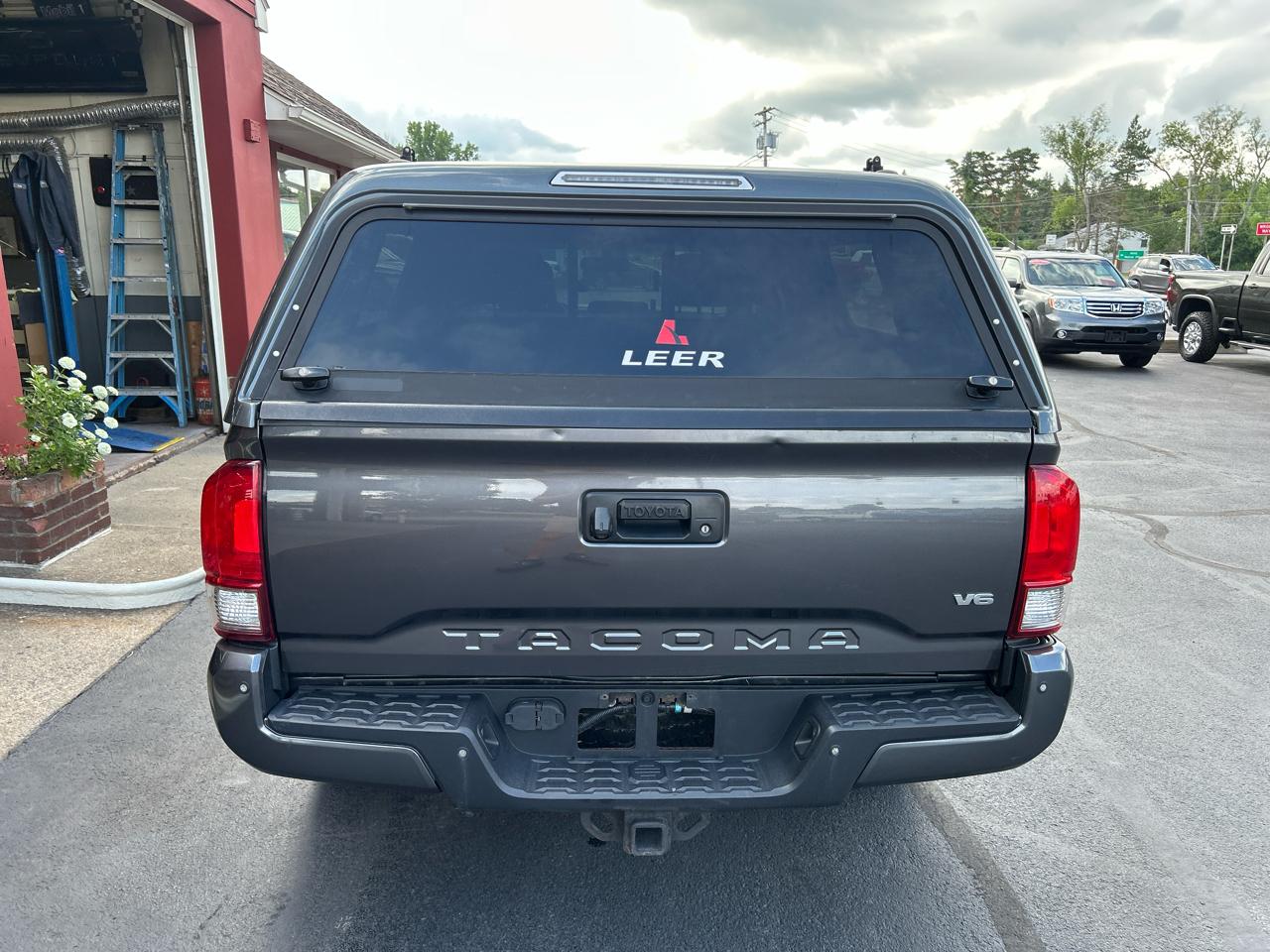 Toyota Tacoma 4WD Double Cab V6 MT TRD Off Road (Natl) 2016