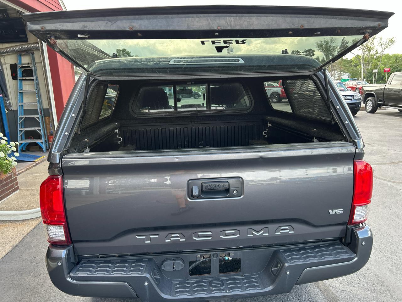 Toyota Tacoma 4WD Double Cab V6 MT TRD Off Road (Natl) 2016