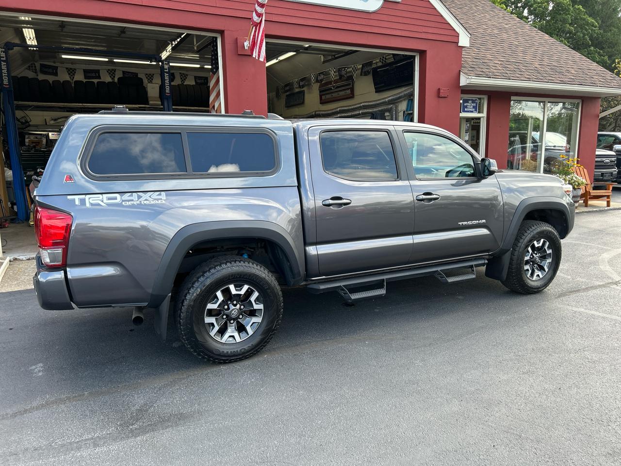 Toyota Tacoma 4WD Double Cab V6 MT TRD Off Road (Natl) 2016