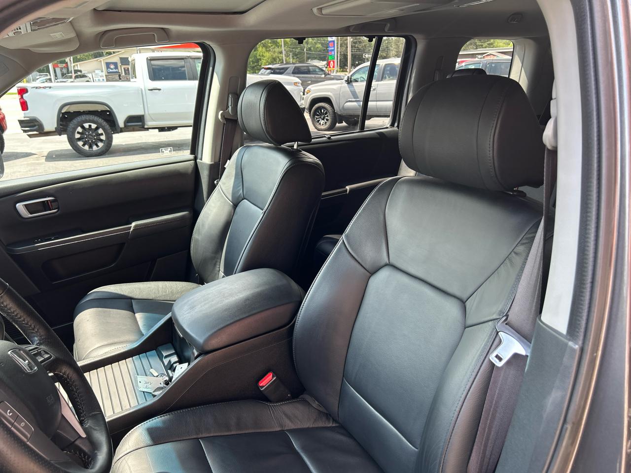 Honda Pilot 4WD 4dr Touring w/RES & Navi 2012