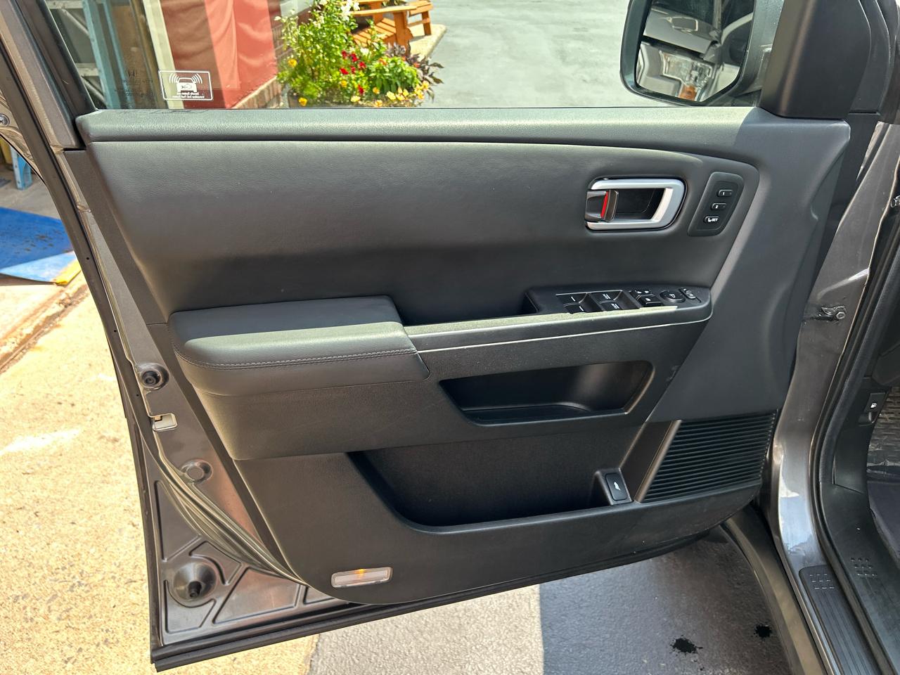 Honda Pilot 4WD 4dr Touring w/RES & Navi 2012