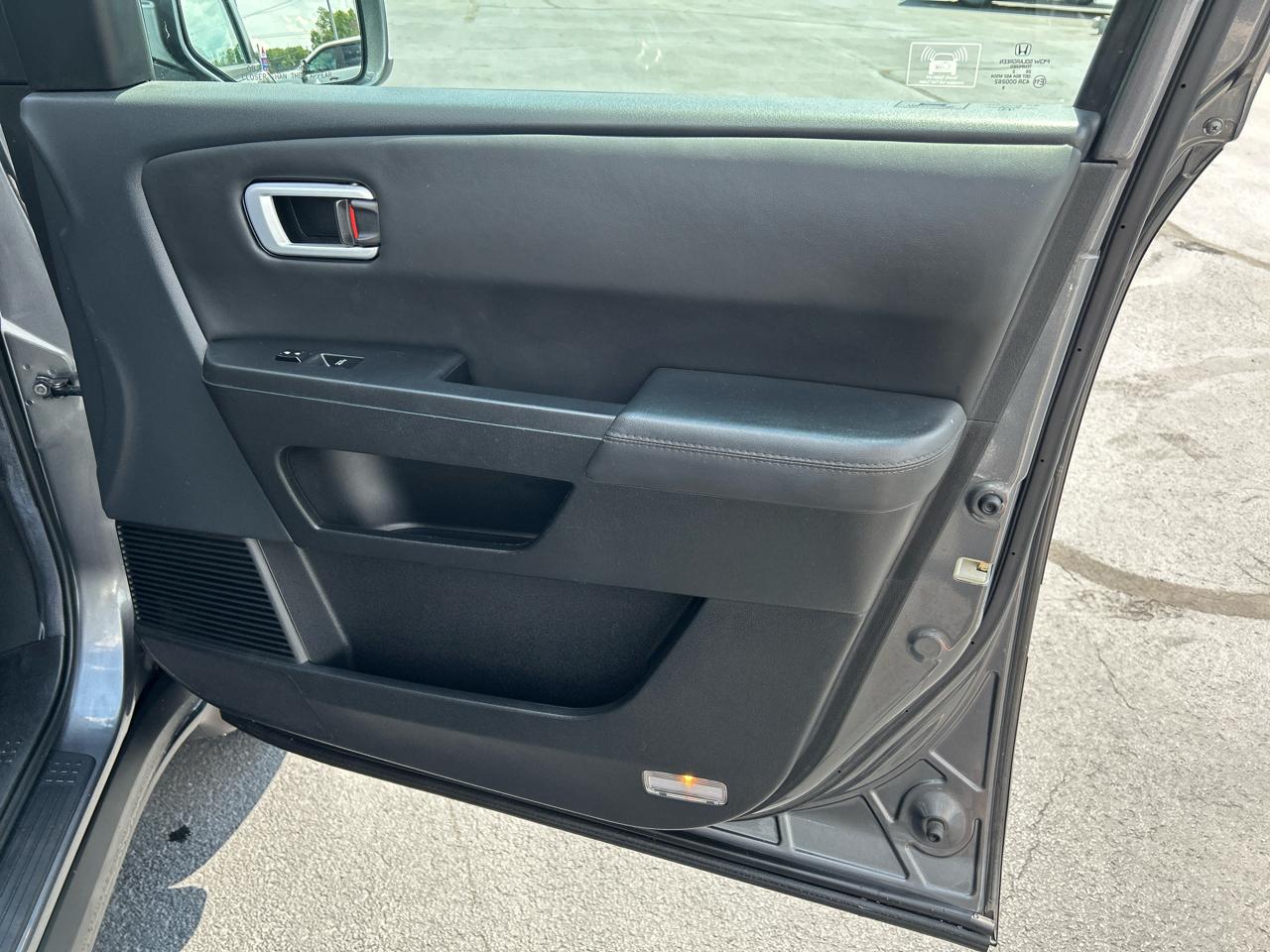 Honda Pilot 4WD 4dr Touring w/RES & Navi 2012