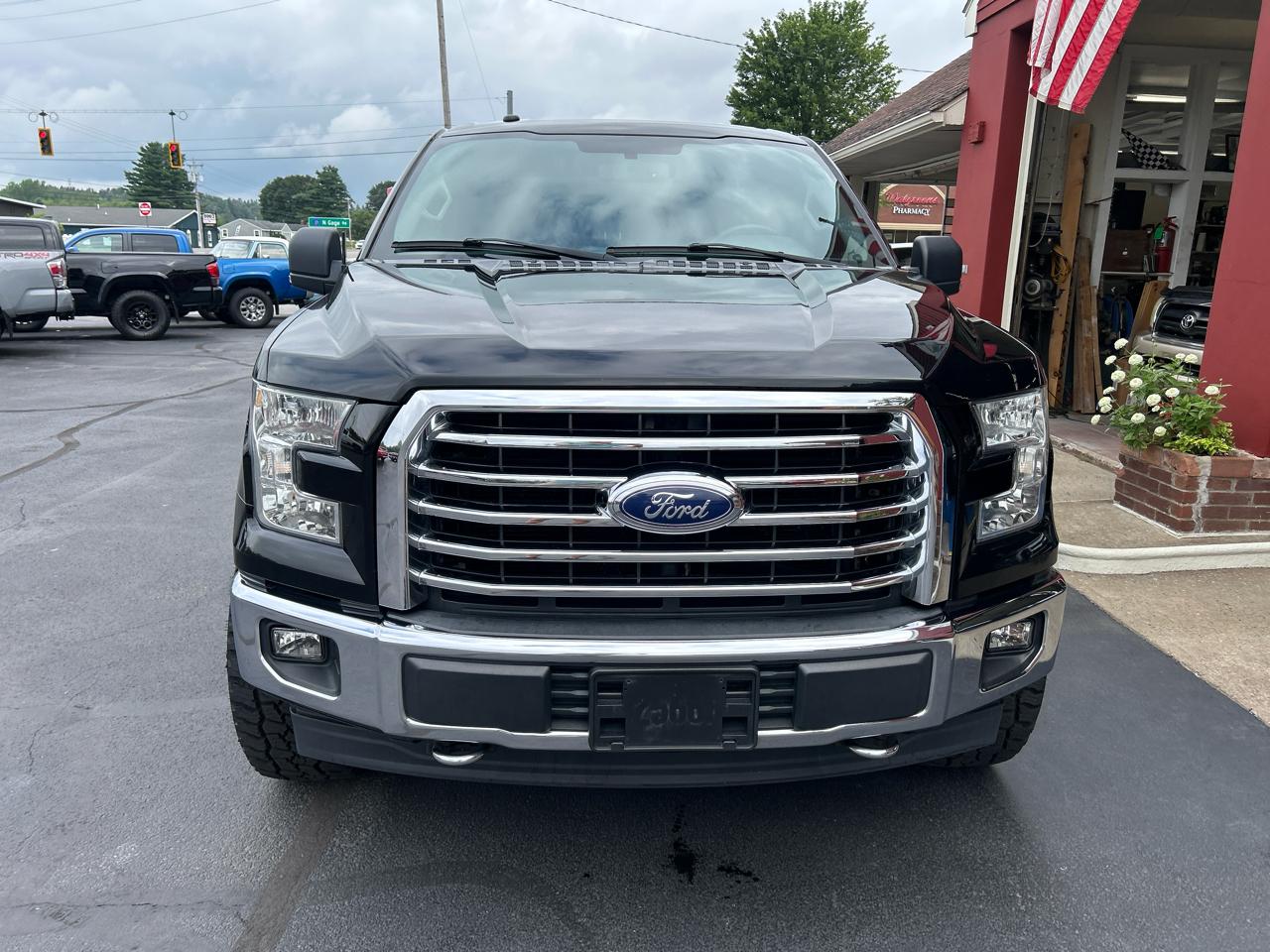 Ford F-150 4WD SuperCab 145" XLT 2017
