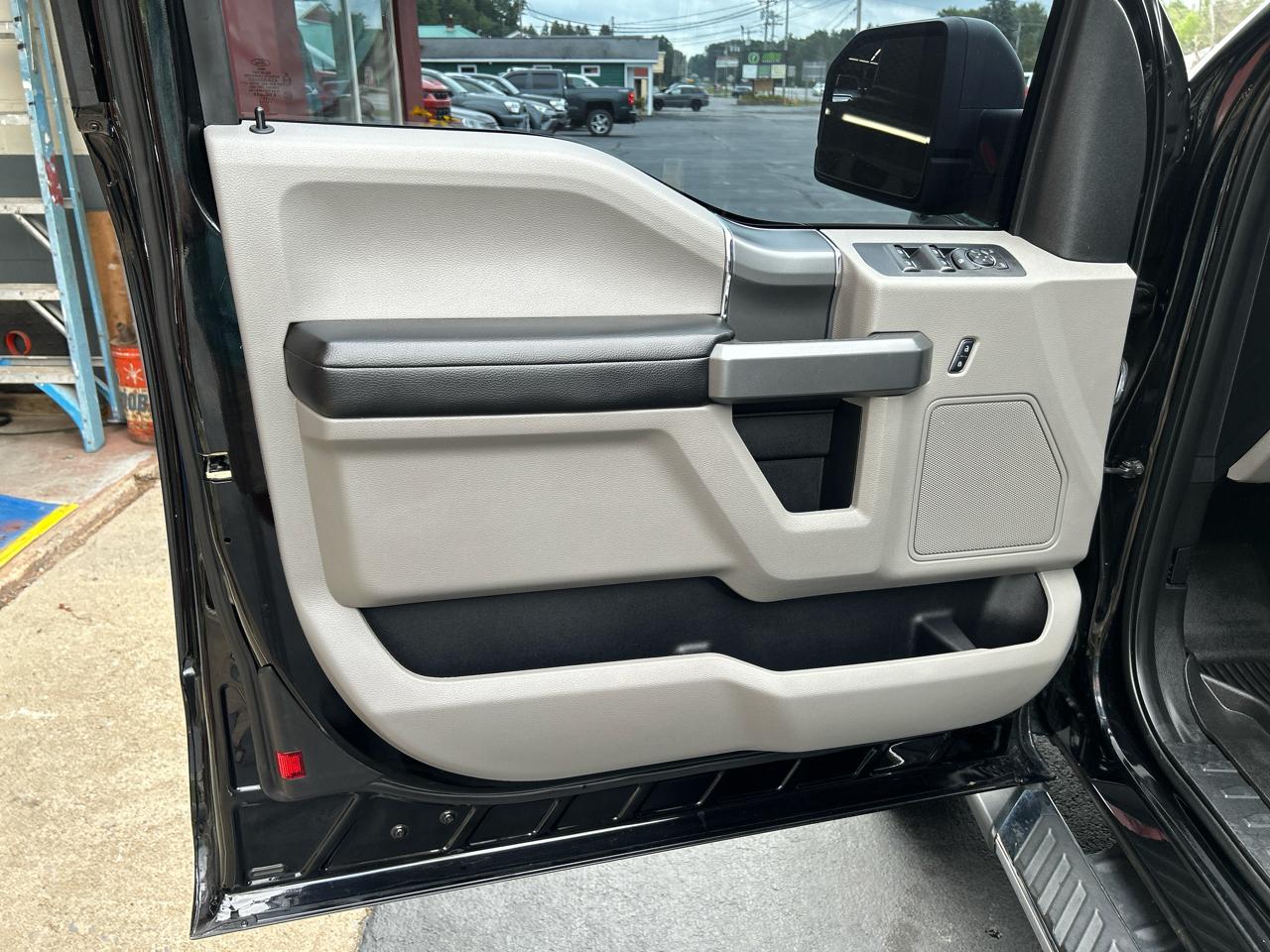 Ford F-150 4WD SuperCab 145" XLT 2017