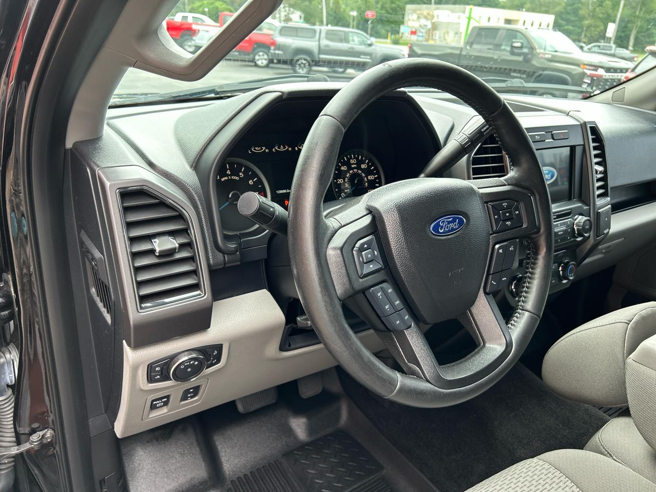 Ford F-150 4WD SuperCab 145" XLT 2017