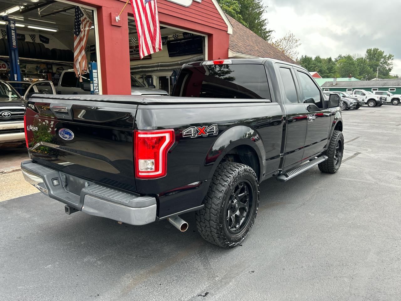 Ford F-150 4WD SuperCab 145" XLT 2017