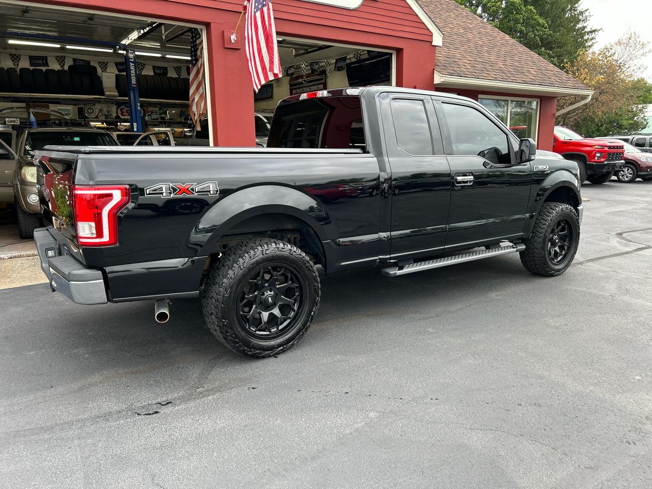 Ford F-150 4WD SuperCab 145" XLT 2017