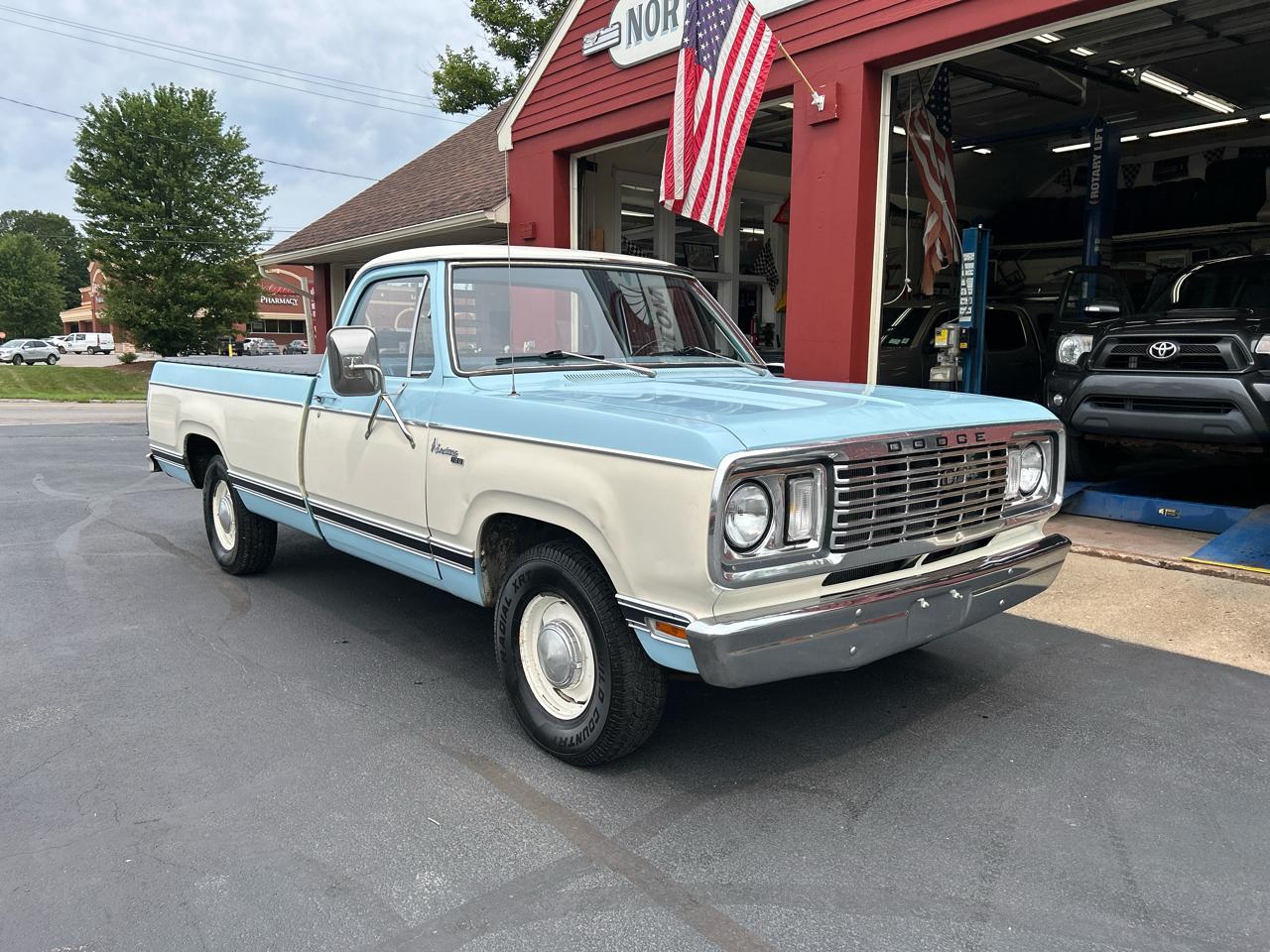 Dodge D100  1977
