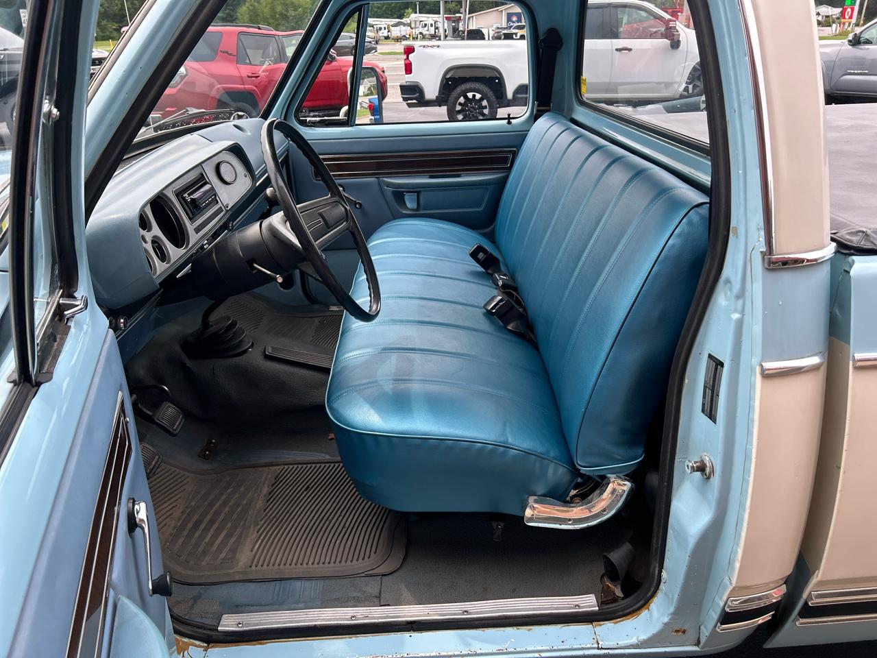 Dodge D100  1977