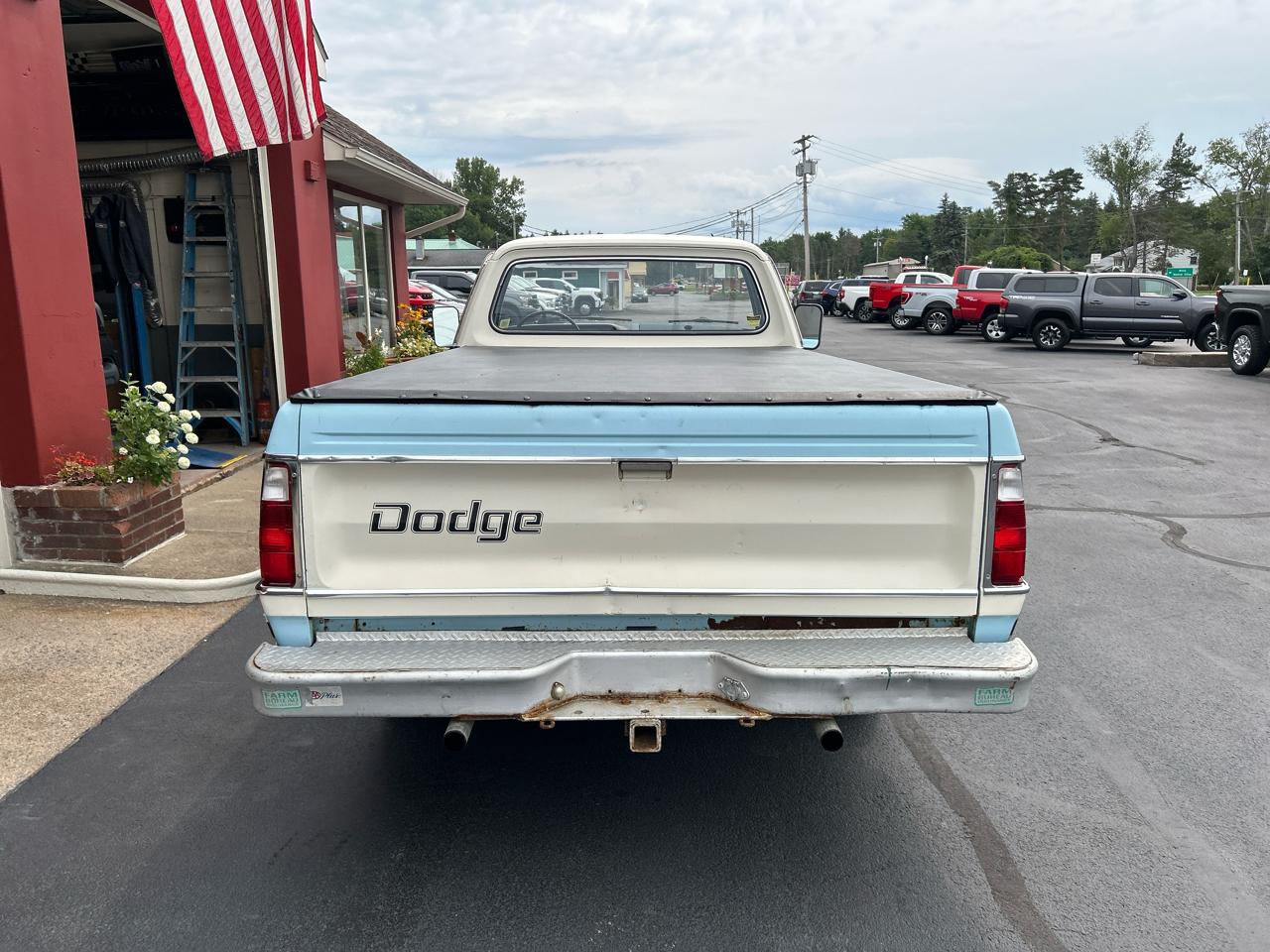 Dodge D100  1977