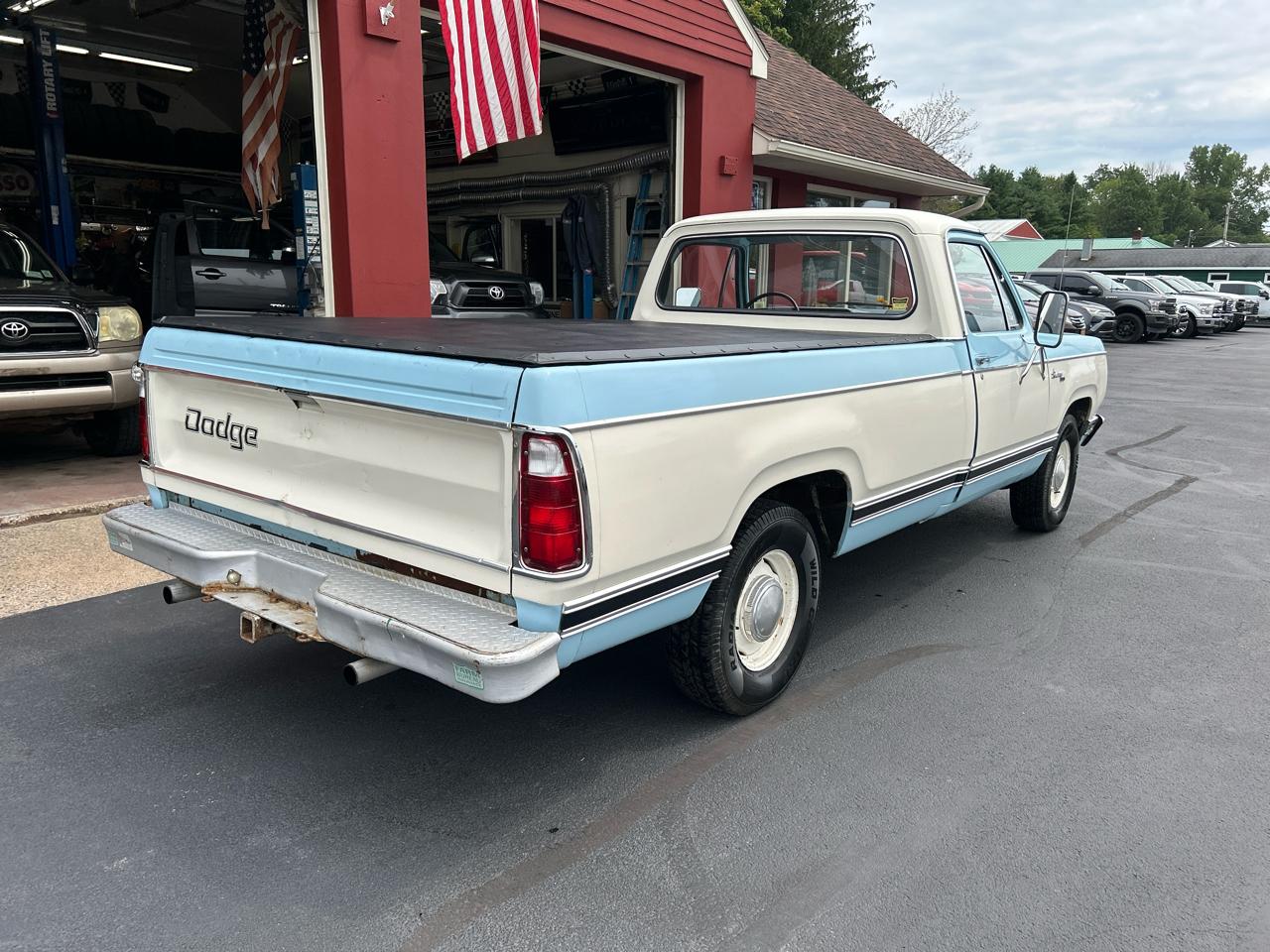 Dodge D100  1977