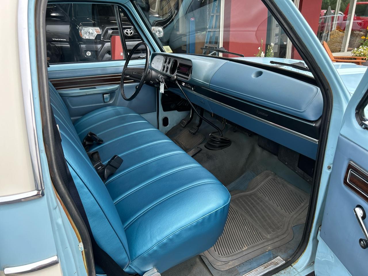 Dodge D100  1977
